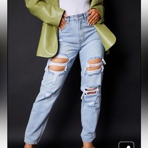 New With Tags Pretty Little Thing Distressed Mom Jeans Light Wash SIZE 6